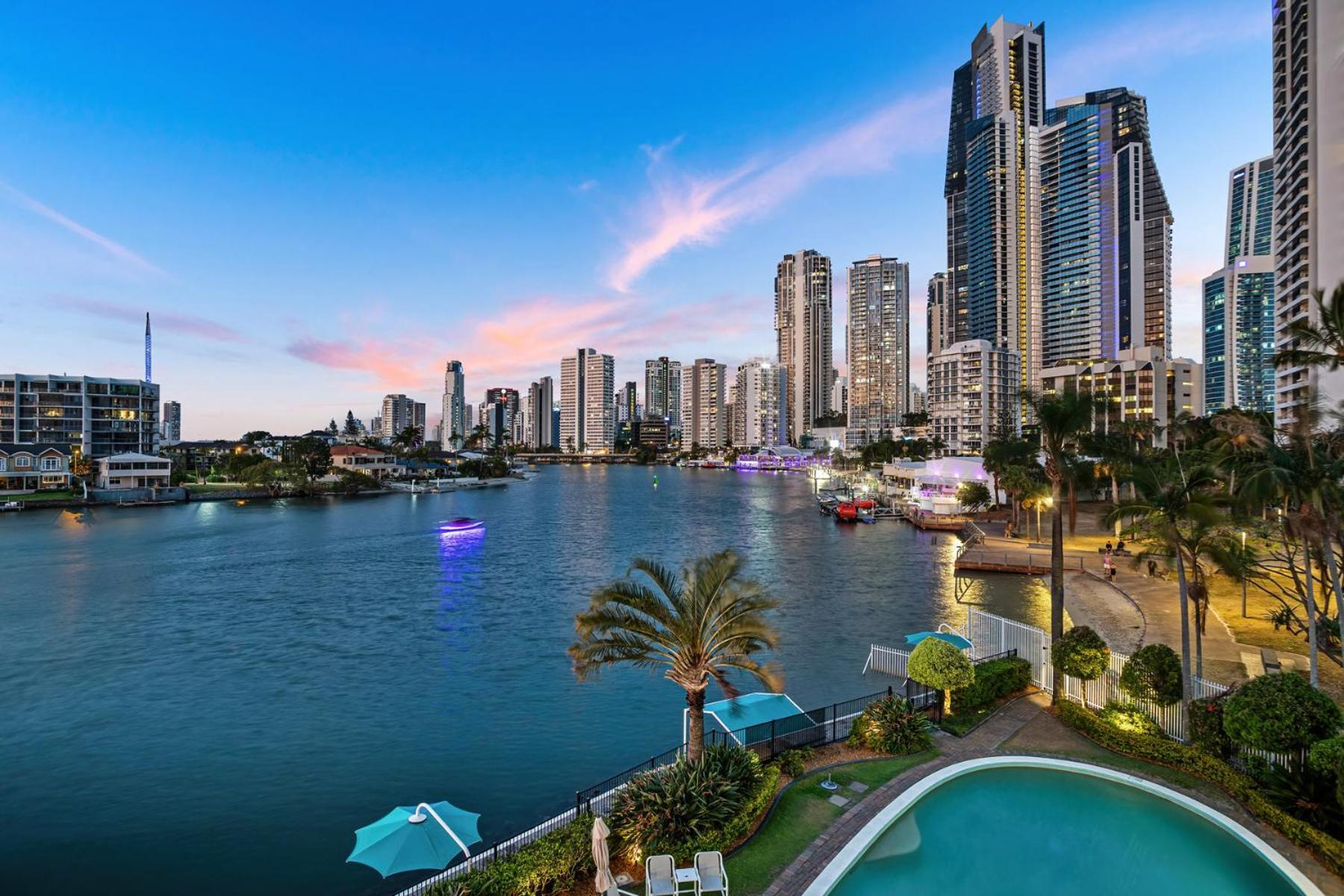 Amazing Water Views Surfers Paradise ゴールドコースト エクステリア 写真